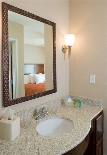 Hotel Homewood By Hilton Airport