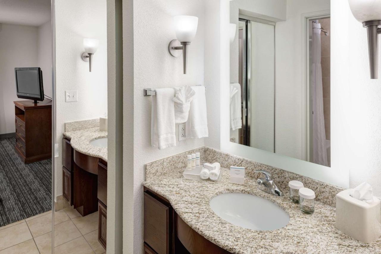 Hotel Homewood By Hilton Airport