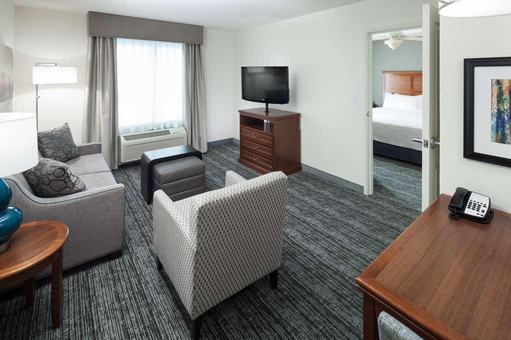 Hotel Homewood By Hilton Airport